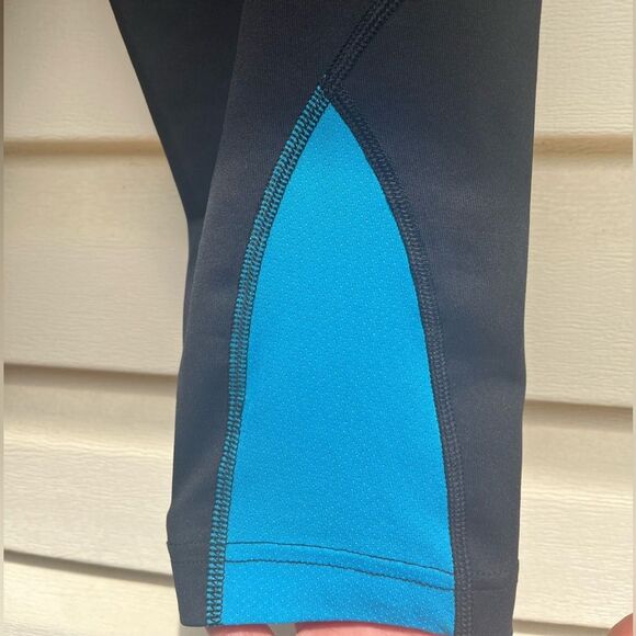 The North Face Flight Series black and blue workout capri,excellent condition,XS - Picture 3 of 8